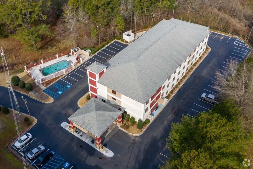 More Photos Of 842 Thompson St, Gardendale Hotel For Sale