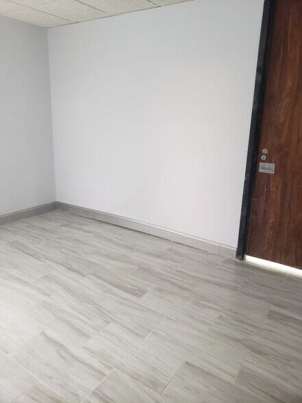 More Photos Of 24724 Lahser Rd, Southfield Office For Sale