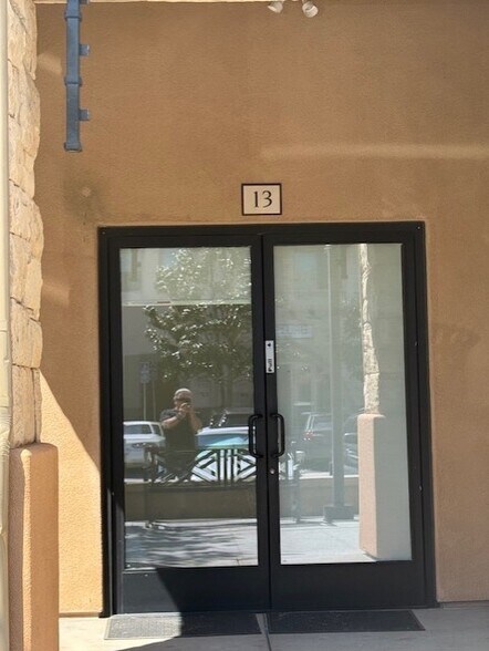 More Photos Of 211 Village Commons Blvd, Camarillo Storefront Retail Residential For Lease