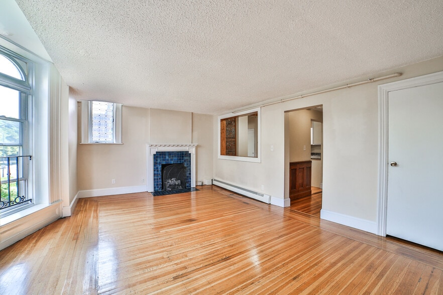 More Photos Of 176 North St, Buffalo Apartments For Sale