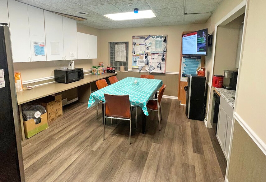 More Photos Of 422 N Center St, Northville Office For Sale