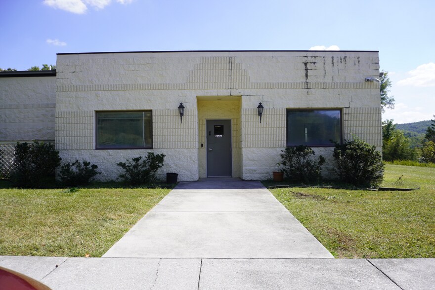 More Photos Of 104 Centre Ct, Radford Warehouse For Sale