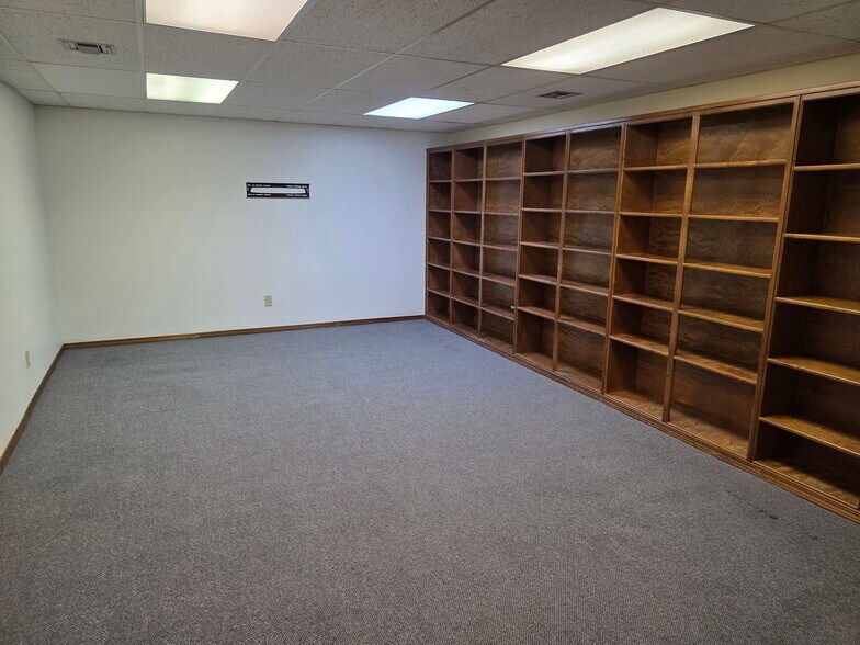 More Photos Of 100 N Fruitland St, Kennewick Office For Lease
