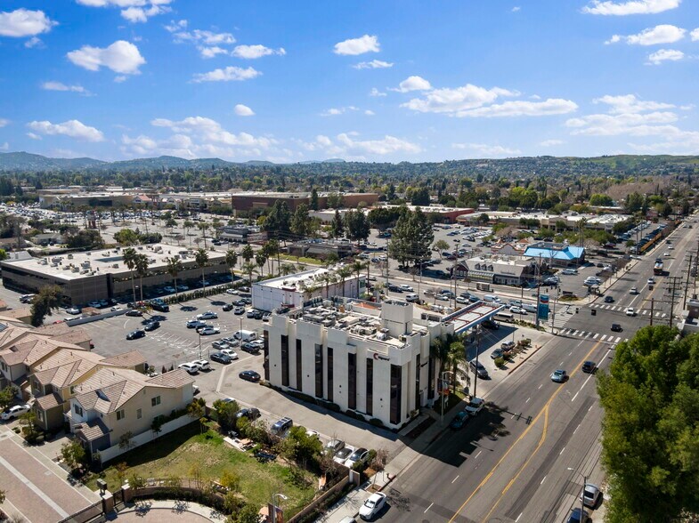 More Photos Of 22736 Vanowen St, Woodland Hills Office For Sale