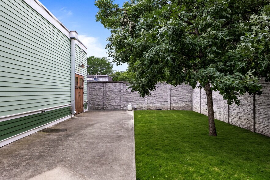 More Photos Of 1515 E Belt Line Rd, Carrollton Office Residential For Sale