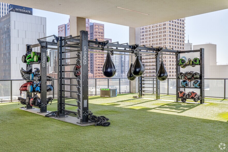 More Photos Of 200 W Monroe St, Phoenix Coworking Space