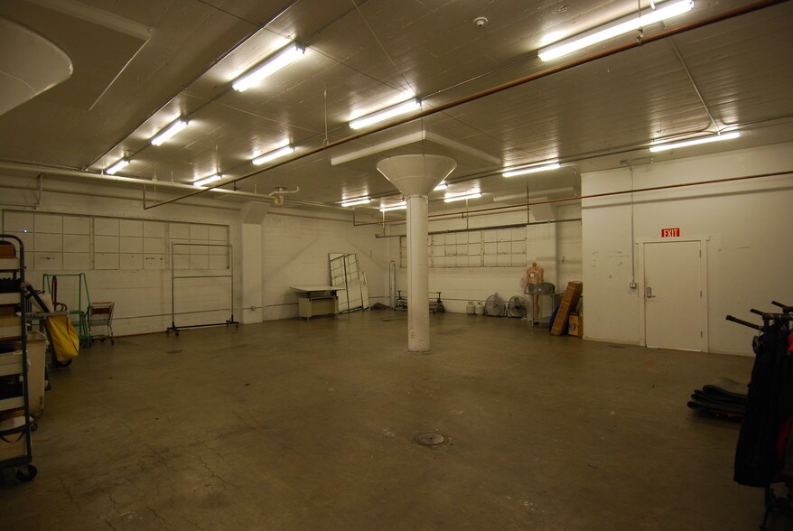 More Photos Of 865-867 Isabella St, Oakland Warehouse For Lease