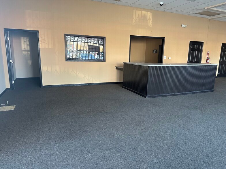 More Photos Of 305 W Arbor Vitae St, Inglewood Unknown For Lease