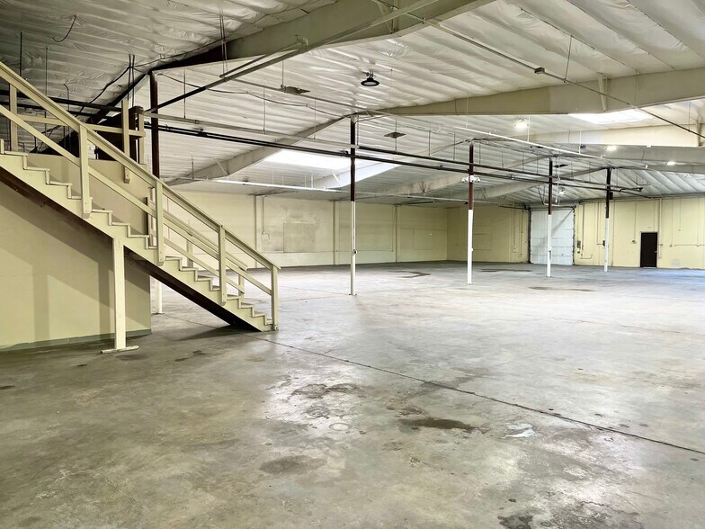 More Photos Of 3265 E 59th St, Long Beach Warehouse For Lease