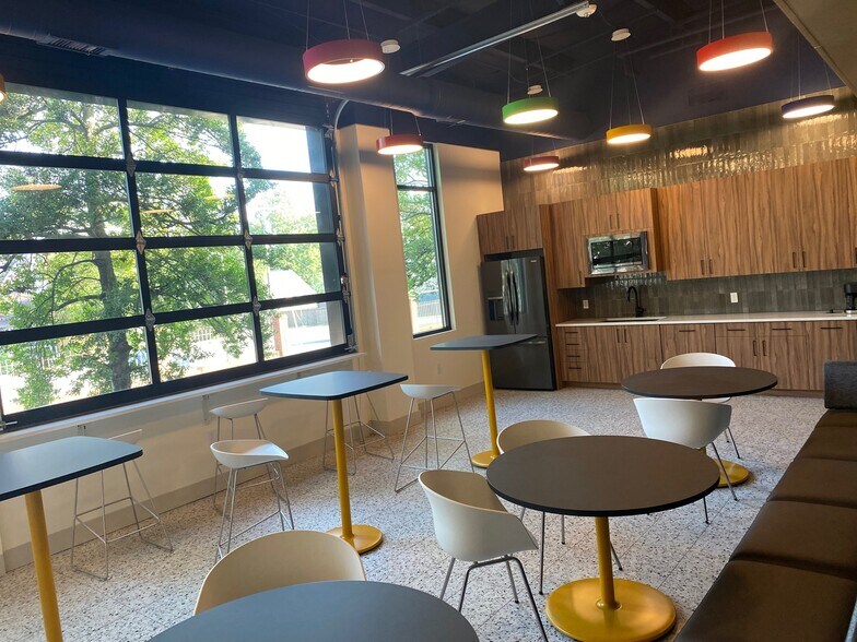 More Photos Of 2200 8th Ave S, Nashville Showroom For Sale