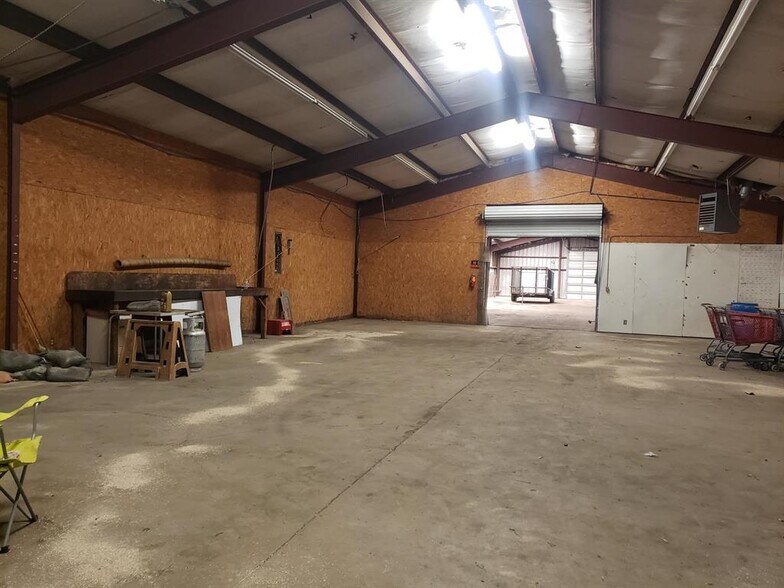 More Photos Of 1209 Bessemer Ave, Llano Light Distribution For Sale