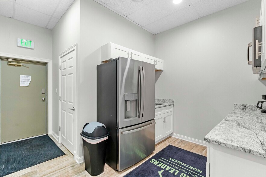 More Photos Of 8219-8347 Wicker Ave, Saint John Freestanding For Lease