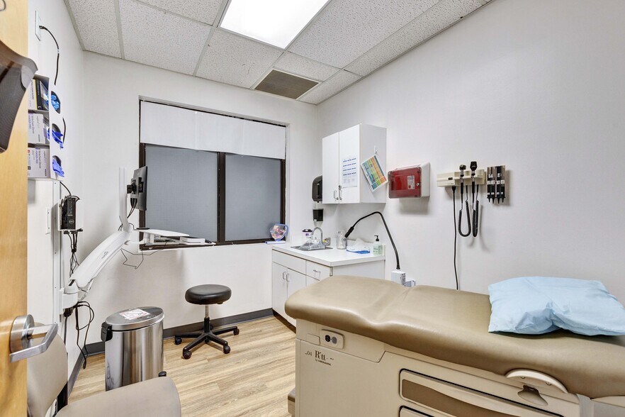 More Photos Of 2909 I-35, Austin Medical For Sale