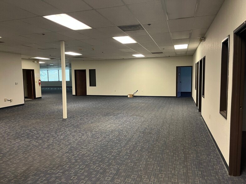 More Photos Of 1616-1632 Da Vinci Ct, Davis Flex For Lease