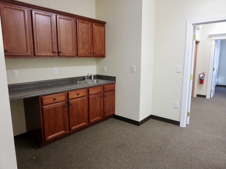 More Photos Of 321 Dick St, Fayetteville Medical For Sale