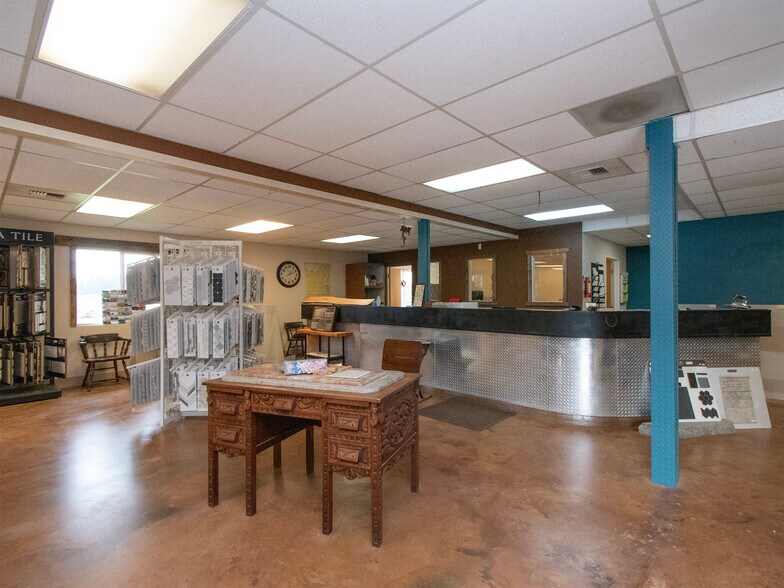 More Photos Of 3368 E Hwy 101, Port Angeles Showroom For Sale