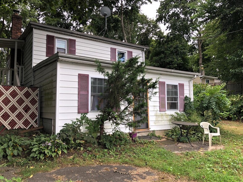 More Photos Of 111 Wyona Ave, Selden Specialty For Sale