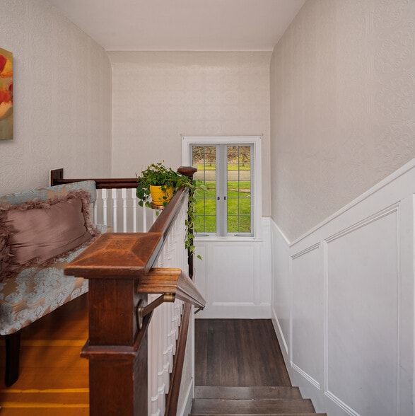 More Photos Of 131 E 12th St, Port Angeles Hotel For Sale