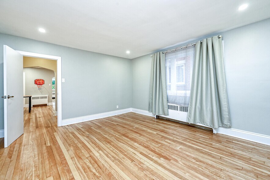 More Photos Of 156 Dagmar Av, Vanier Apartments For Sale