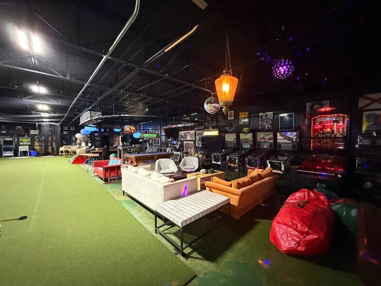 More Photos Of 3029 3rd Ave S, Birmingham Showroom For Lease