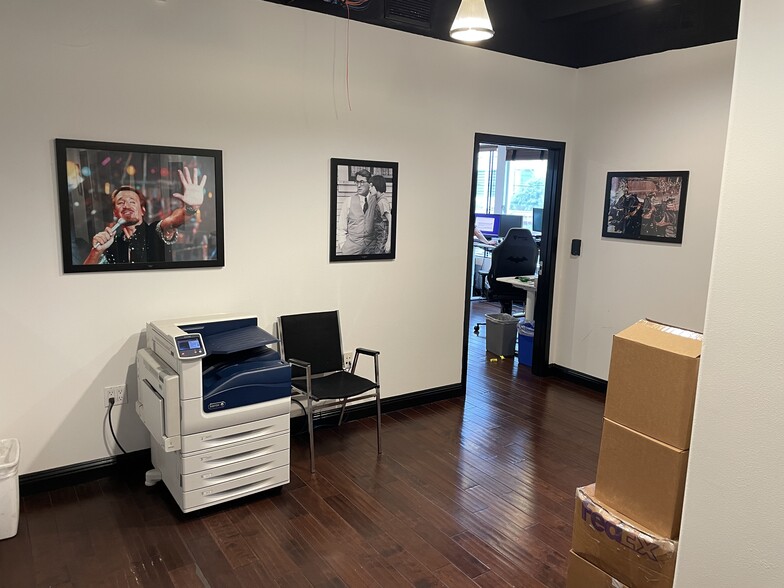 More Photos Of 115 N Hollywood Way, Burbank Loft Creative Space For Lease