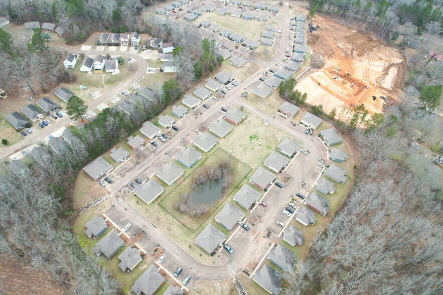 More Photos Of 360-372 Acadia Loop, Oxford Apartments For Sale