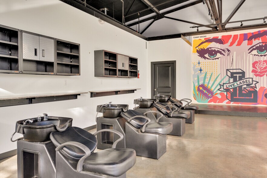 More Photos Of 1817 Broad St, Chattanooga General Retail For Lease