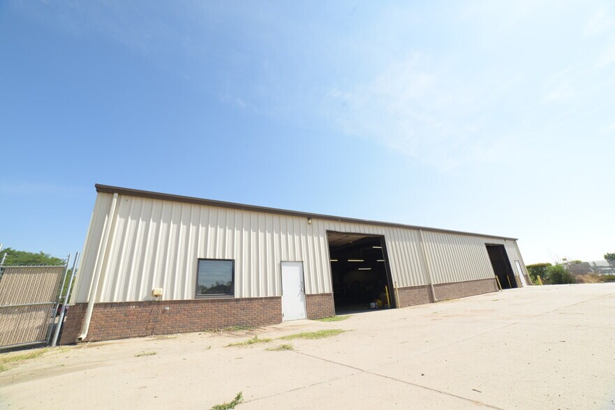 More Photos Of 3026 1st Ave, Greeley Warehouse For Sale