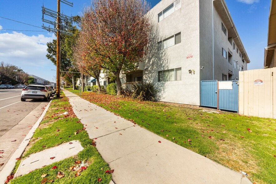 More Photos Of 13951 Moorpark St, Sherman Oaks Apartments For Sale