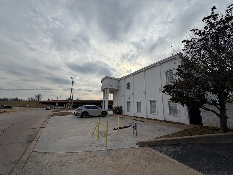 More Photos Of 4645 Tinker Diagonal, Oklahoma City Loft Creative Space For Sale