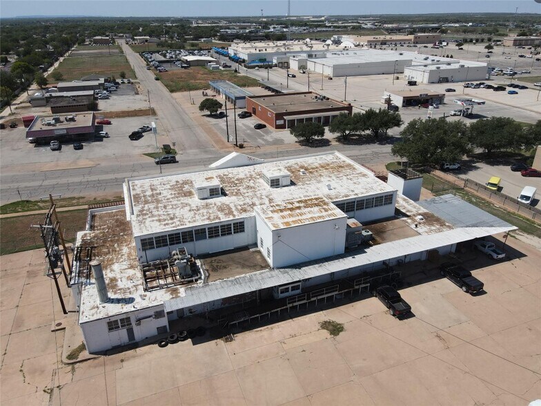 More Photos Of 309 S Pioneer Dr, Abilene Manufacturing For Sale