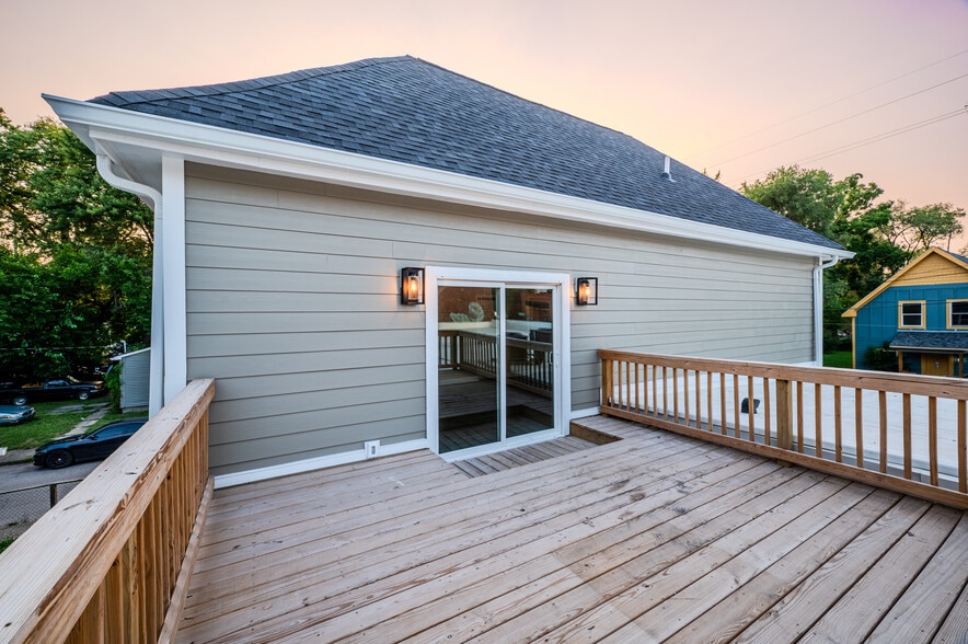 More Photos Of 2305 E Michigan St, Indianapolis Flex For Sale