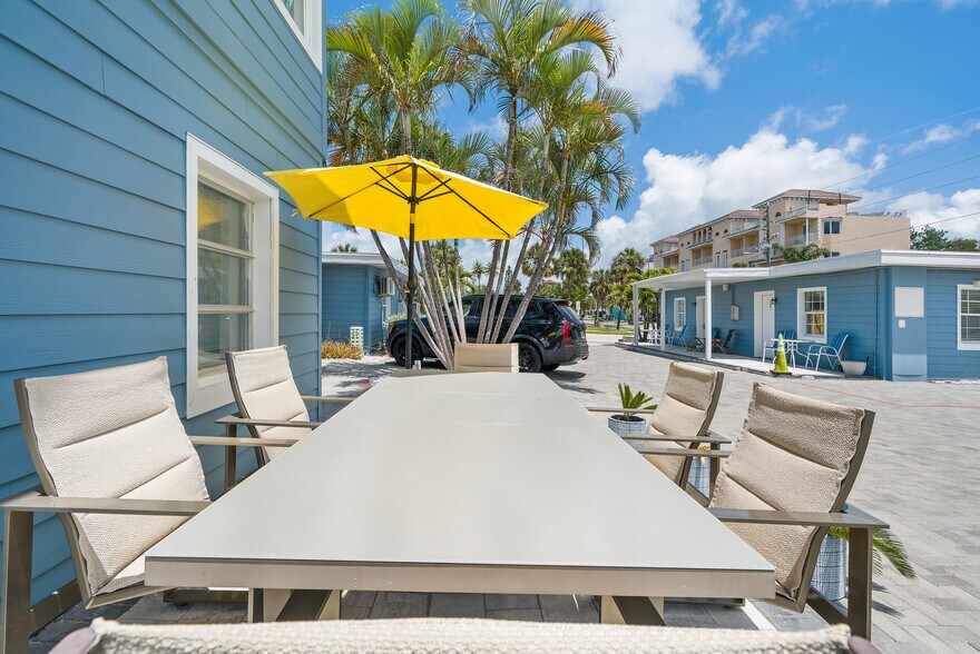 More Photos Of 602 Poinsettia Ave, Clearwater Beach Hotel For Sale