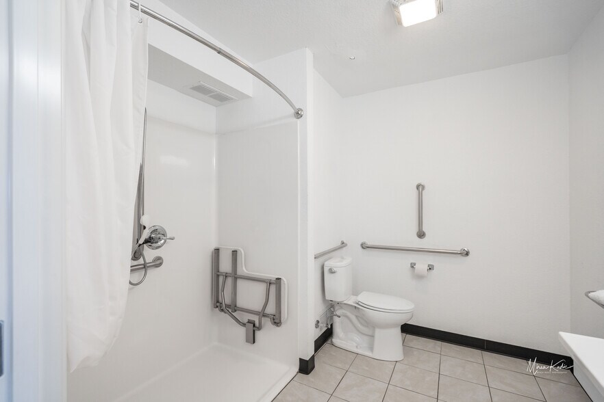 More Photos Of 203 SW 7th St, Stuart Hotel For Sale