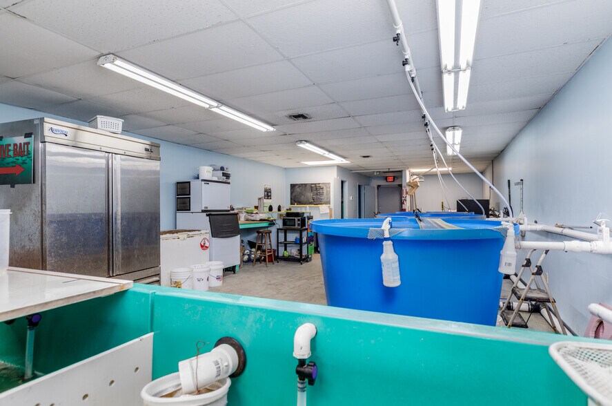 More Photos Of 431-471 NE 1st Ter, Crystal River Freestanding For Sale