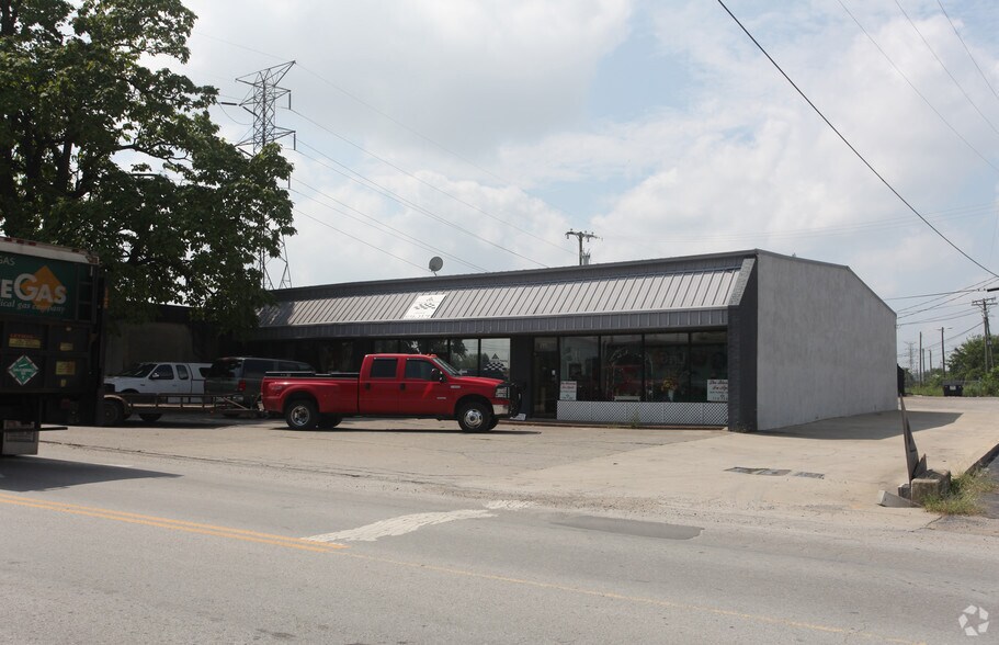 More Photos Of 195 Omohundro Pl, Nashville Warehouse For Lease