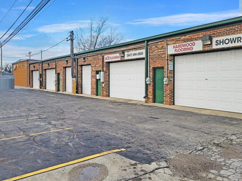 More Photos Of 1024-1036 Busse Hwy, Park Ridge Showroom For Lease