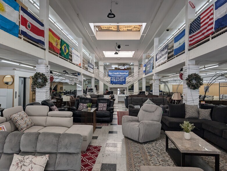 More Photos Of 6717-6719 Pacific Blvd, Huntington Park Storefront For Lease