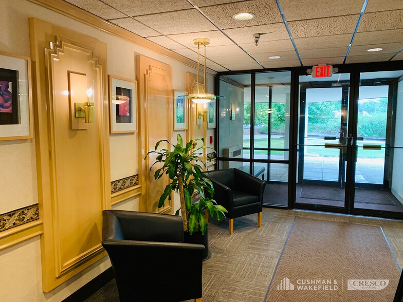 More Photos Of 24400 Chagrin Blvd, Beachwood Office For Lease