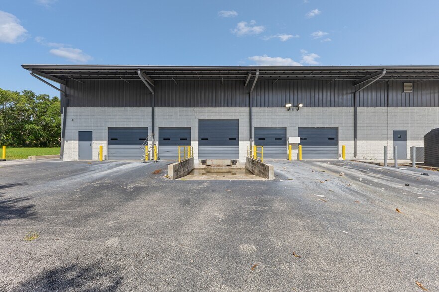 More Photos Of 14748 W Colonial Dr, Winter Garden Warehouse For Lease