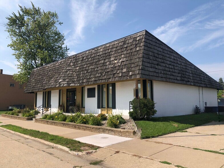 Primary Photo Of 1013 N Main St, Oshkosh Office For Sale