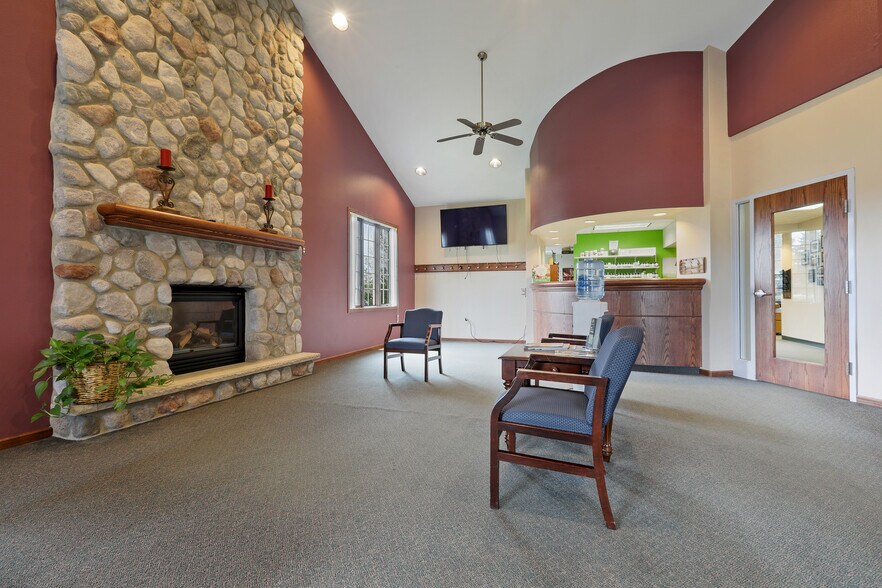 More Photos Of 952 S Park Ave, Fond Du Lac Medical For Lease