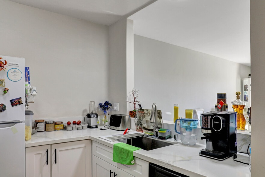 More Photos Of 12325 Chandler Blvd, Valley Village Apartments For Sale