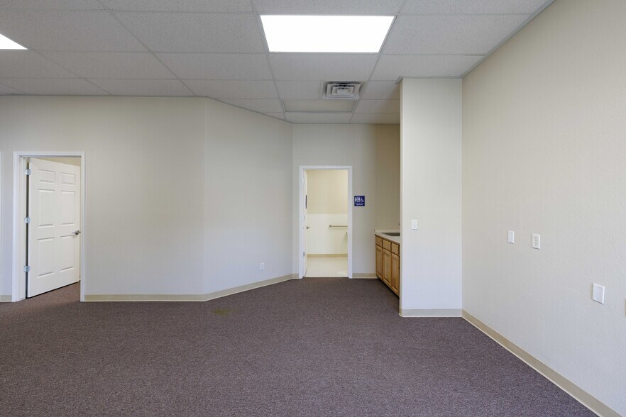 More Photos Of 1565 Shaw Ave, Clovis Office For Lease