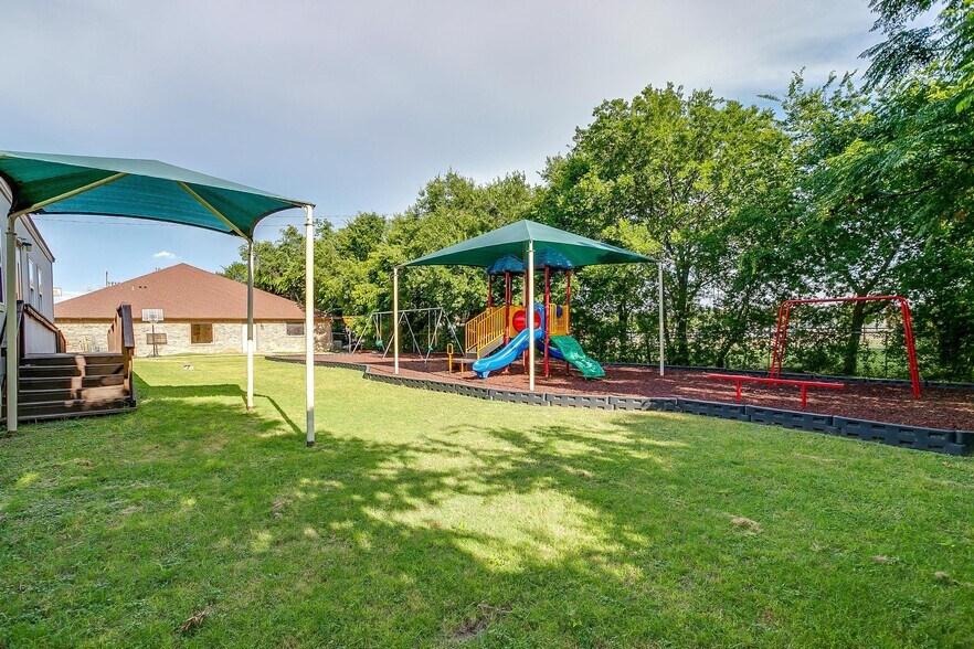 More Photos Of 905 Roberts Cut Off Rd, River Oaks Office For Sale