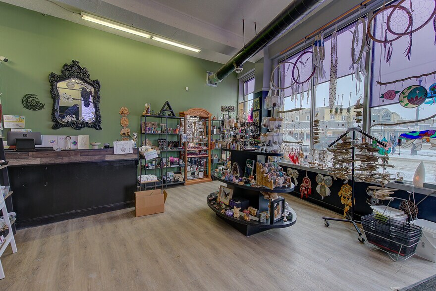 More Photos Of 5020 50 St, Sylvan Lake Storefront For Sale