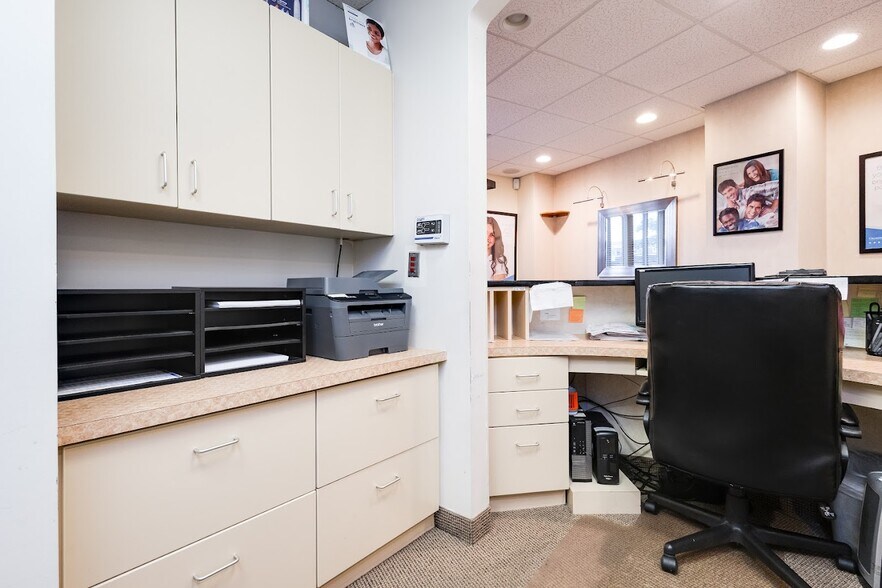 More Photos Of 4400 MacArthur Blvd NW, Washington Office For Sale