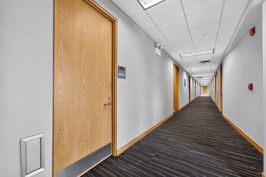 More Photos Of 290 Springfield Dr, Bloomingdale Medical For Lease