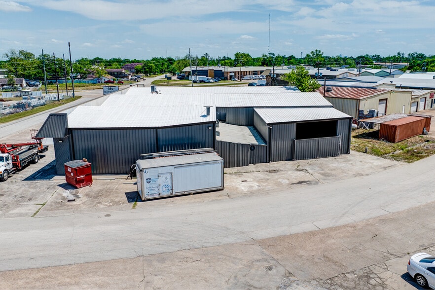 More Photos Of 10215 Papalote St, Houston Showroom For Lease