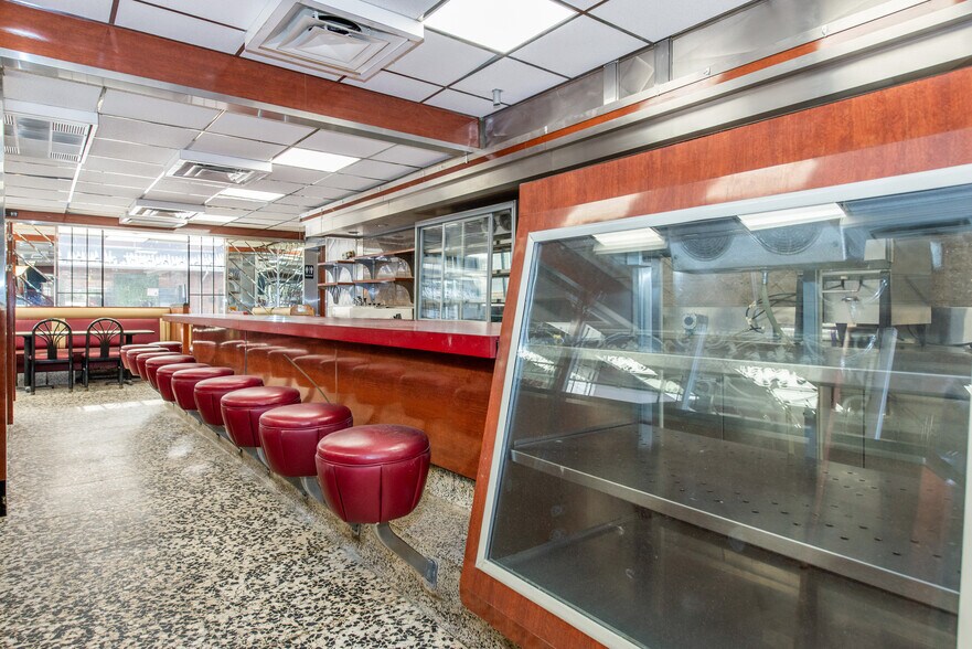 More Photos Of 2020 Greenwood Lake Tpke, Hewitt Restaurant For Lease